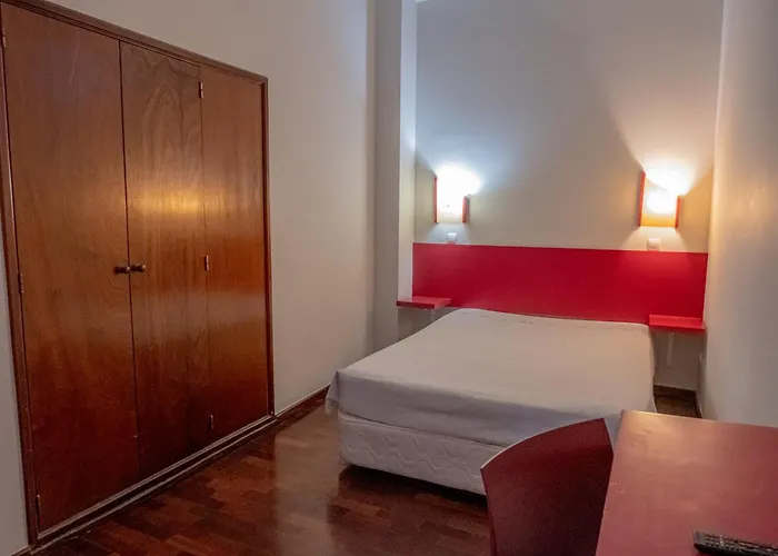 Guest house Residencial Chafariz /queimada 3*